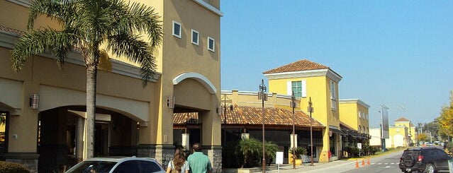 Las Palmas del Pilar is one of Shoppings.