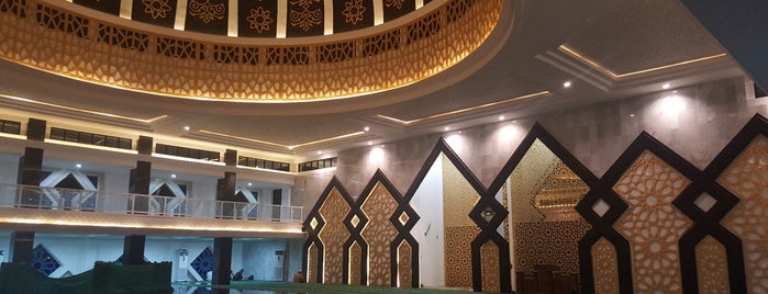 Masjid Raya Baitul Faizin is one of Absurdtrack.