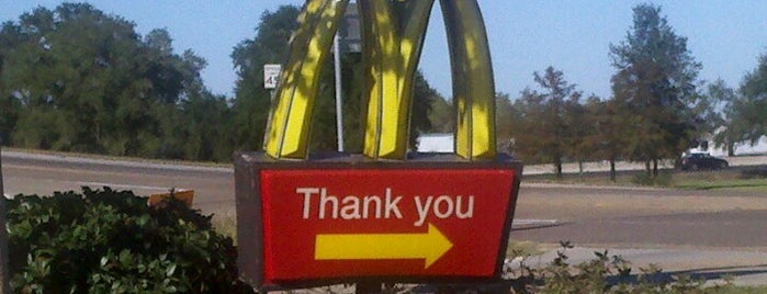 McDonald's is one of Locais curtidos por Scott.