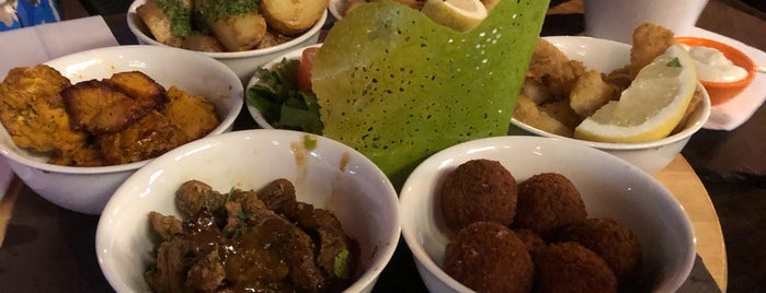 Friends Loungebar & Restaurant is one of mikko'nun Beğendiği Mekanlar.