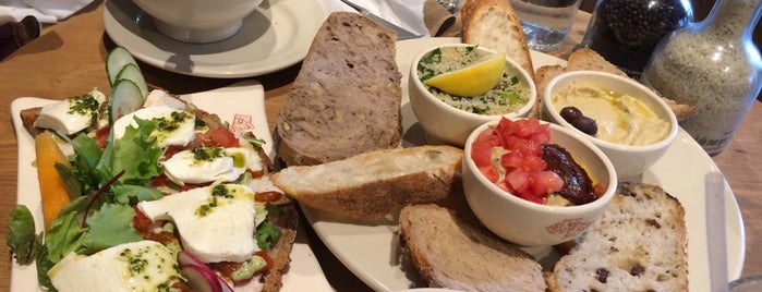 Le Pain Quotidien | Gold Coast is one of Chicago Restaurants to Try.