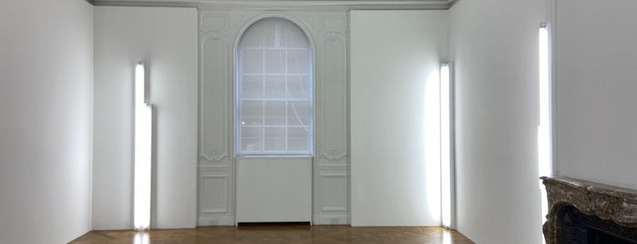 David Zwirner Gallery is one of IrmaZandl'ın Beğendiği Mekanlar.
