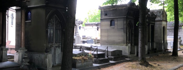 Cementerio de Montparnasse is one of Lugares favoritos de Ruslan.