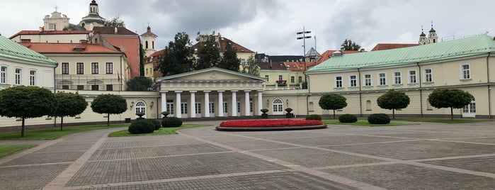 Presidential Palace of the Republic of Lithuania is one of สถานที่ที่ Ruslan ถูกใจ.