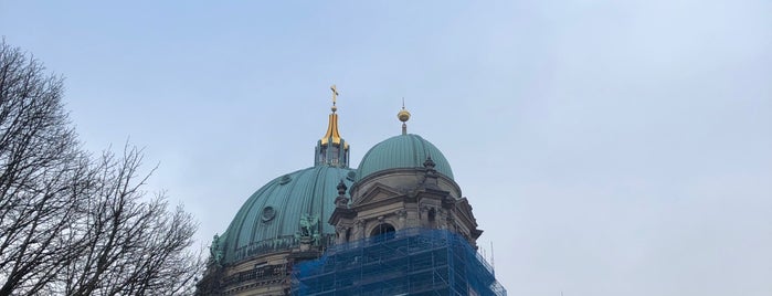 Katedral Berlin is one of Tempat yang Disukai Ruslan.