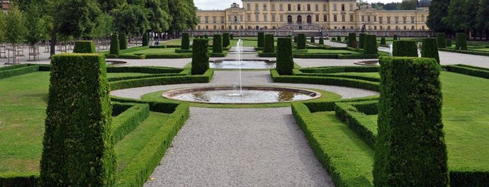 Drottningholms Slott is one of Lugares favoritos de Ruslan.