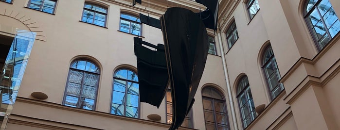 Mākslas muzejs "Rīgas Birža" | Art Museum "Riga Bourse" is one of Lieux qui ont plu à Ruslan.