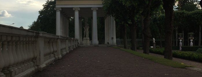 Pavlovsk Palace is one of Orte, die Ruslan gefallen.