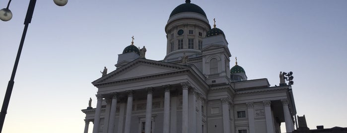 Helsingin tuomiokirkko is one of สถานที่ที่ Ruslan ถูกใจ.