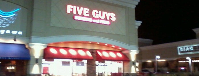Five Guys is one of Tempat yang Disukai Lucy.