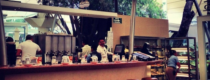Madero Restaurant-Café is one of Posti che sono piaciuti a Javo.