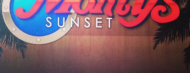 Monty's Sunset is one of [LU] Thrillist Badge.