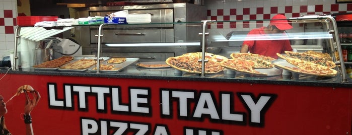 Little Italy Pizza III is one of สถานที่ที่ David ถูกใจ.