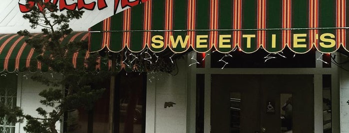 Sweetie's Art Bar is one of 2015 in SF.