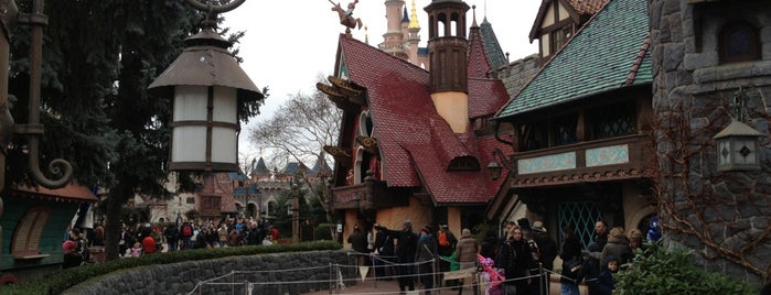 Les Voyages de Pinocchio is one of Disneyland Paris.