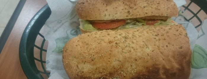 Subway is one of Recomendados !.