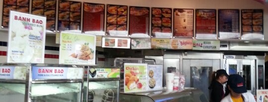 Lee's Sandwiches is one of สถานที่ที่ Delene ถูกใจ.