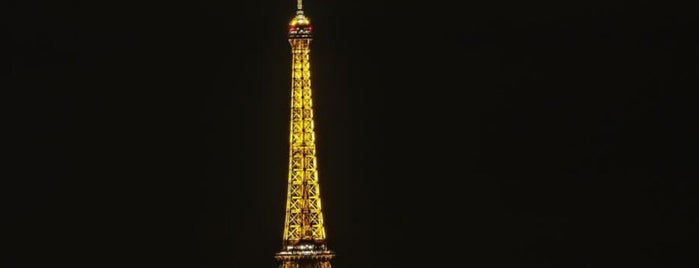 Le Petit Paris is one of Tempat yang Disukai Mael.