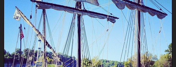 Florence Harbor Marina is one of Locais curtidos por Michael.