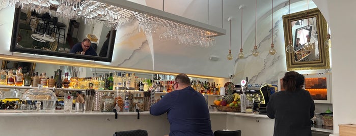 Hassapiko Bar is one of Santorini 2022.