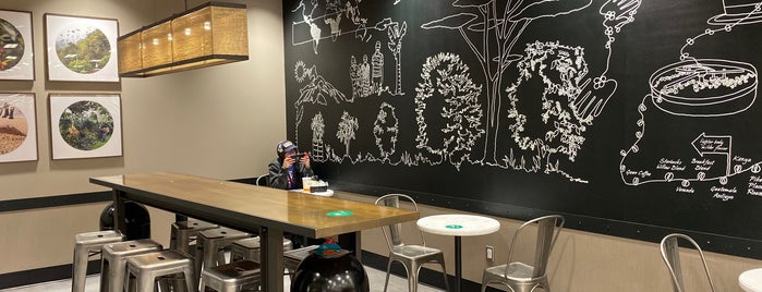 Starbucks is one of Lugares favoritos de Doug.