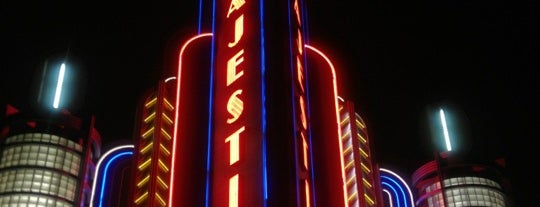 Marcus Majestic Cinema of Brookfield is one of Christineさんのお気に入りスポット.