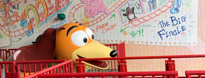Slinky Dog Dash is one of Tempat yang Disukai Carlos.