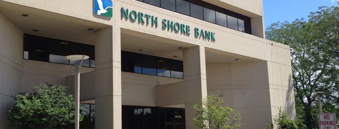 North Shore Bank Headquarters is one of Lugares favoritos de LAXgirl.