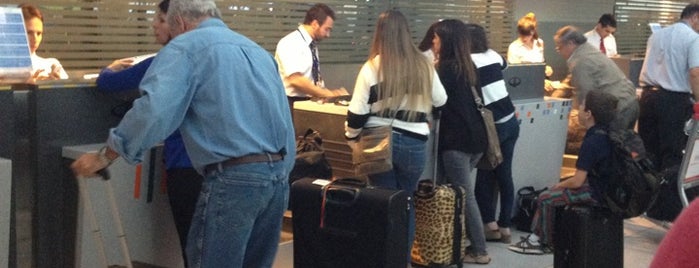Check-in American Airlines is one of Orte, die Alejandro gefallen.