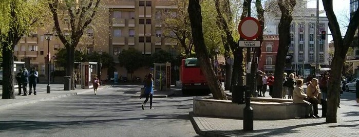 Plaza Ponce de León is one of สถานที่ที่ Vanessa ถูกใจ.