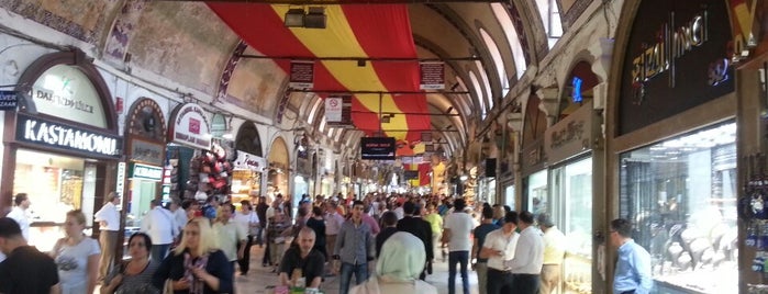 Gran Bazar is one of Istanbul Weekend.