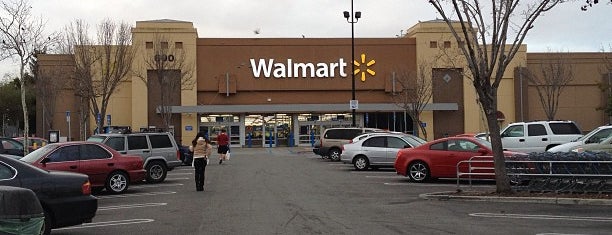 Walmart is one of Giovanna’s Liked Places.