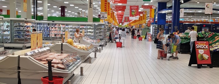 Auchan is one of Orte, die Andrea gefallen.