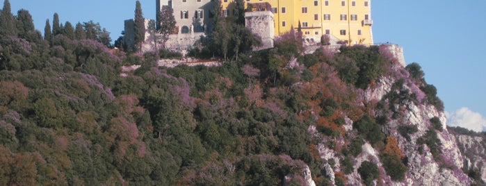 Castello di Duino is one of Orte, die Sveta gefallen.