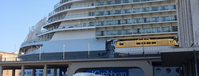 Stazione Marittima di Napoli is one of World: Airports, Train/Metro/Bus Stns & Boat Ports.