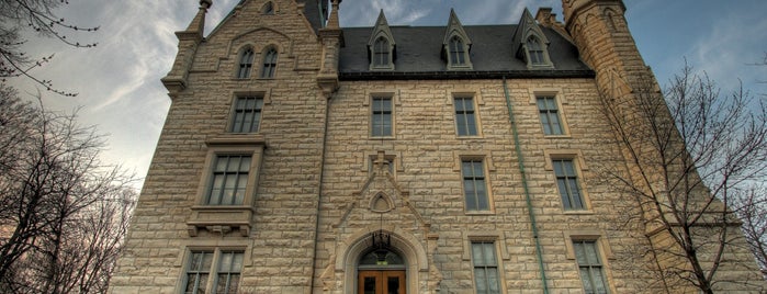 University Hall is one of Lieux qui ont plu à Delaney.