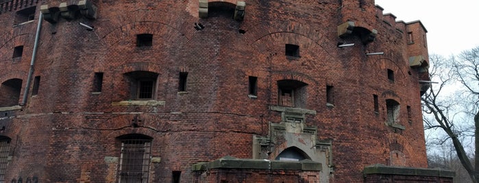 Fort Św. Benedykta is one of Kraków Girls.