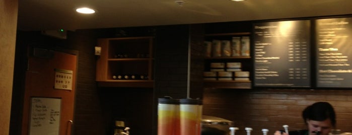 Starbucks is one of George 님이 저장한 장소.