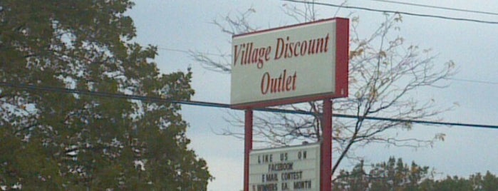 Village Discount Outlet is one of Rachel'in Beğendiği Mekanlar.