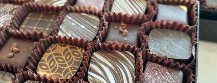 NU Chocolat is one of Locais curtidos por Kavitha.