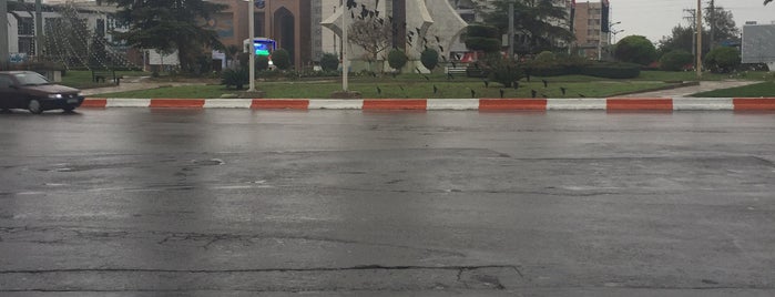 Imam Khomeini Square |  میدان امام خمینی is one of Ramin 님이 좋아한 장소.