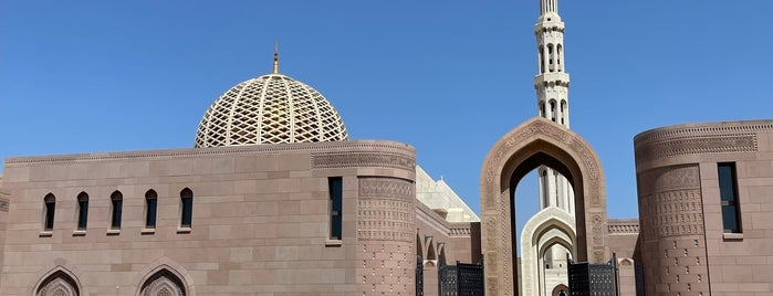 Sultan Qaboos Grand Mosque is one of Orte, die Nikos gefallen.