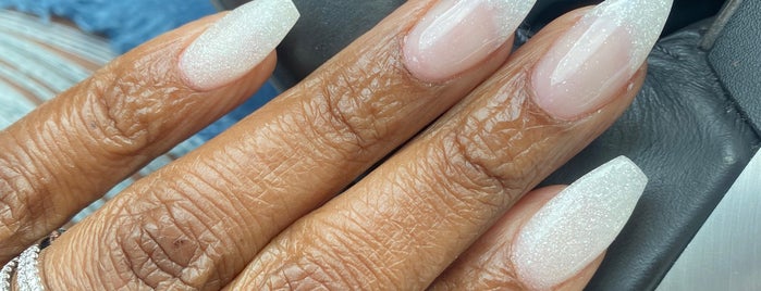 d&b nails is one of Lugares favoritos de Ashwin.