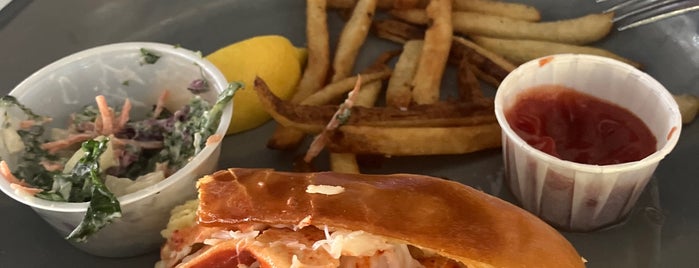 Lucky Lobster is one of Dunedin Restaurants.
