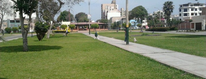 Parque de la Cruz is one of Parques.