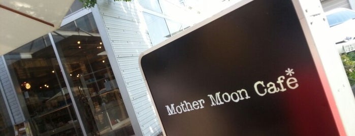 Mother Moon Cafe is one of Locais salvos de Stuart.