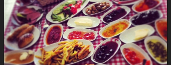 Deniz Kızı Coffee & Fast Food is one of ilker'in Beğendiği Mekanlar.
