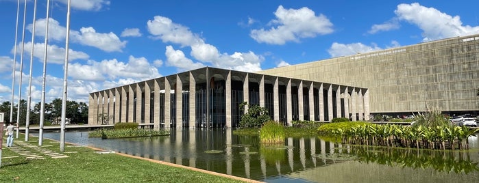 Ministério das Relações Exteriores (MRE) is one of Brasília.