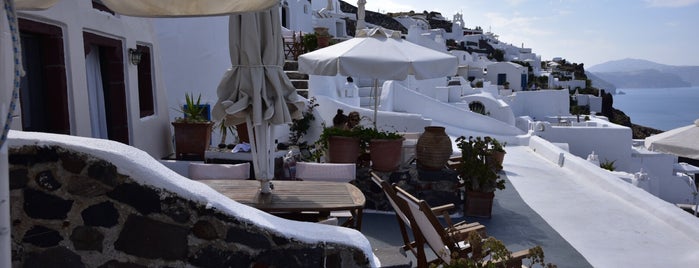 Skiza Cafe is one of Santorini 🇬🇷.