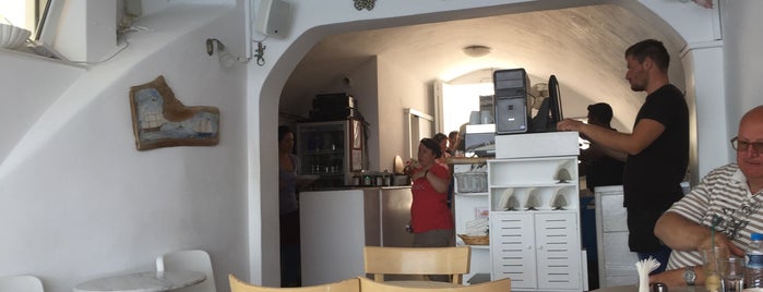 Skiza Cafe is one of Santorini.
